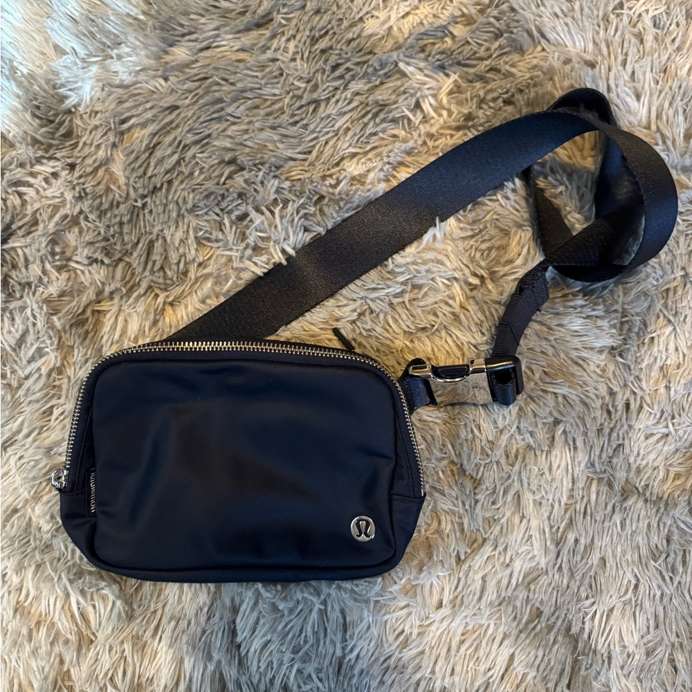 Navy Belt Bag (Metal Hardware)